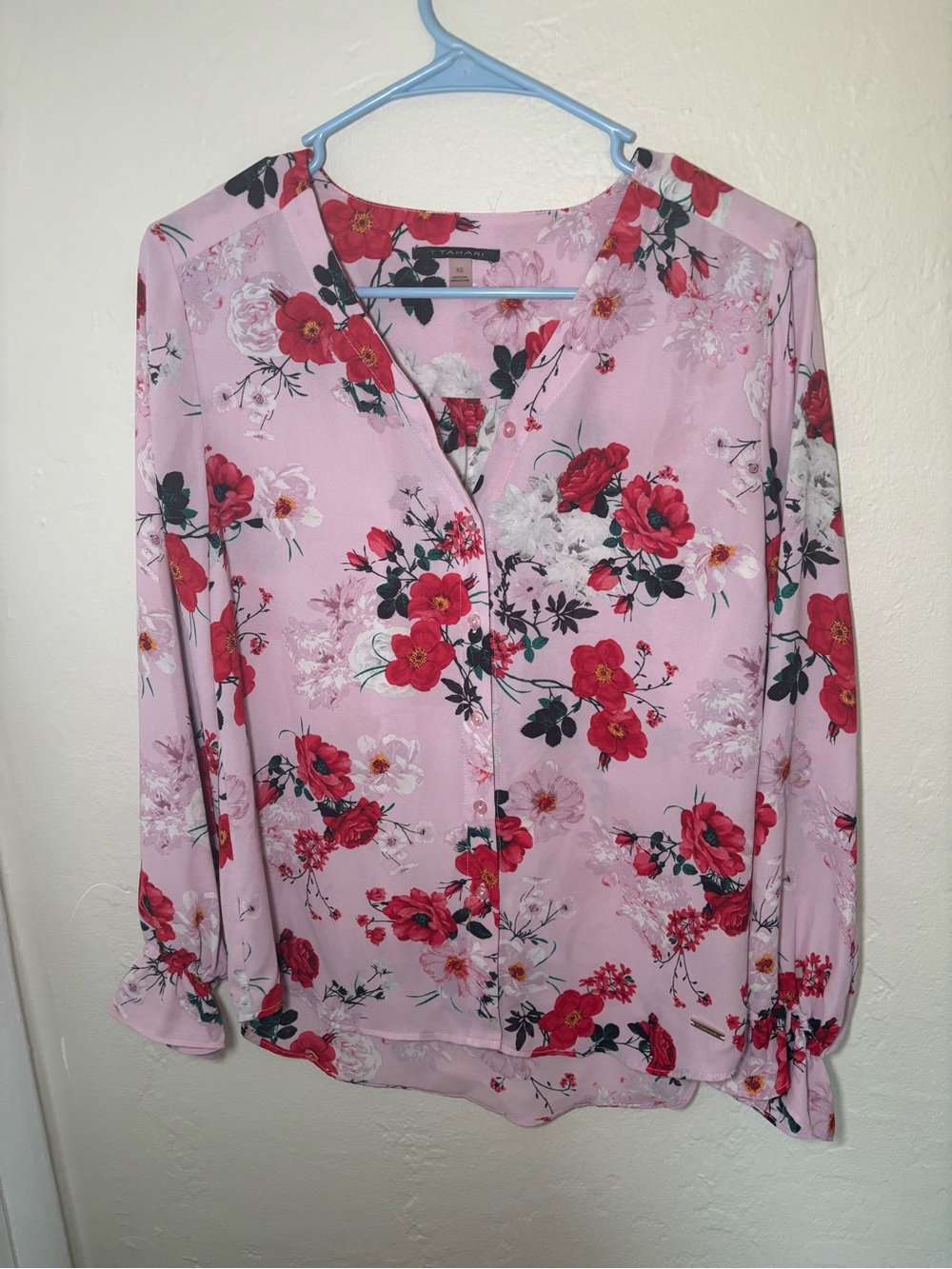 T Tahari Pink Floral V-Neck Button Blouse